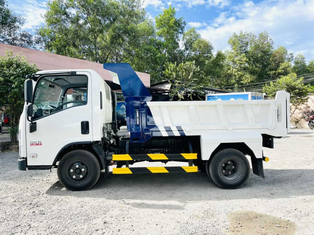Xe ben Isuzu QKR230