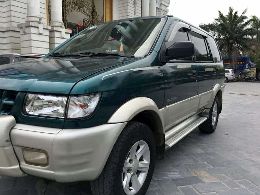 Mẫu xe 7 chỗ máy dầu cũ của Isuzu