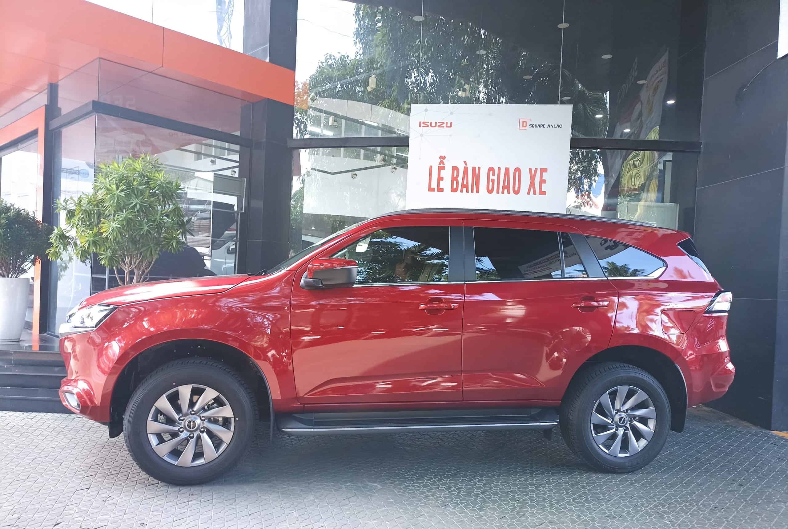 Xe 7 chỗ Isuzu MU-X 2022