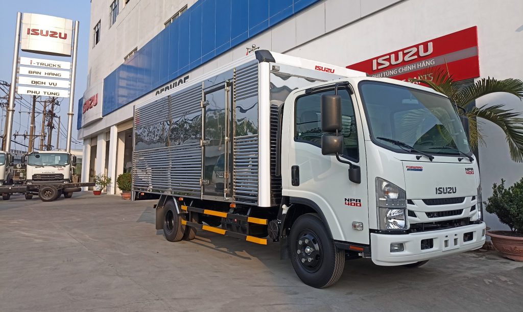 Isuzu 3t5 NPR400 thùng kín